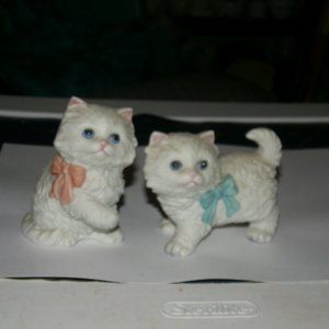 2 vintage ceramic cat figures